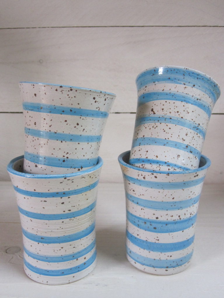 Gedrehte Becher